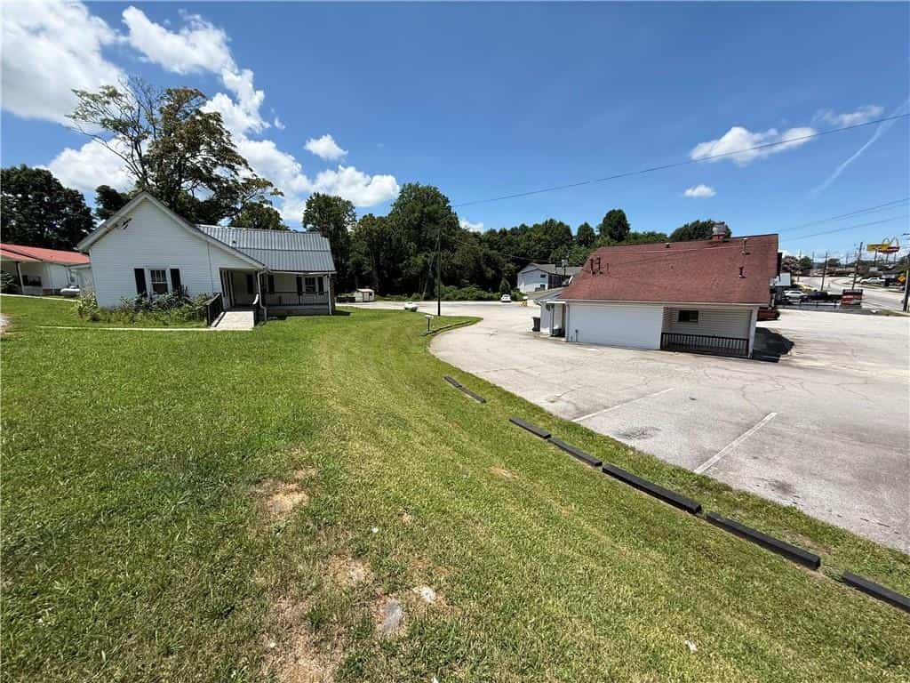 Listing photo 6