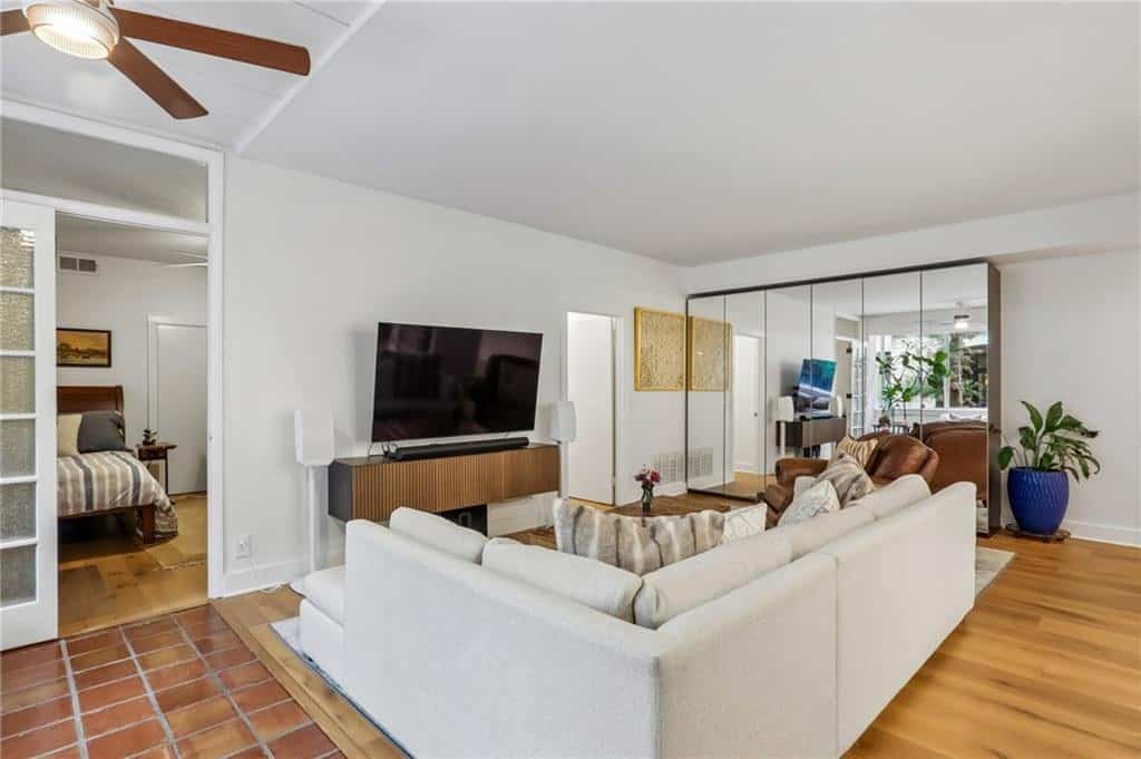 Listing photo 6