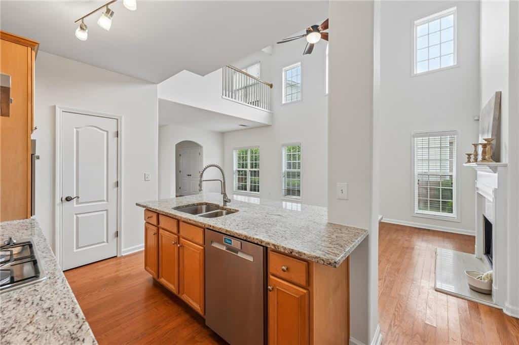 Listing photo 6