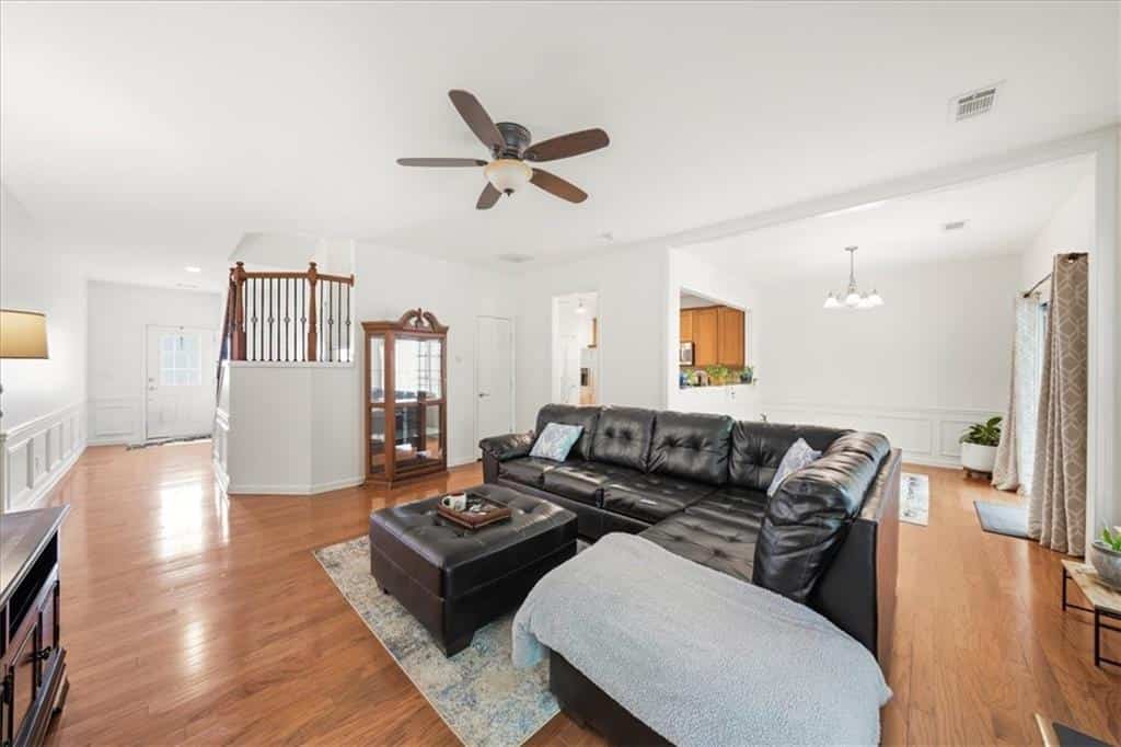 Listing photo 6