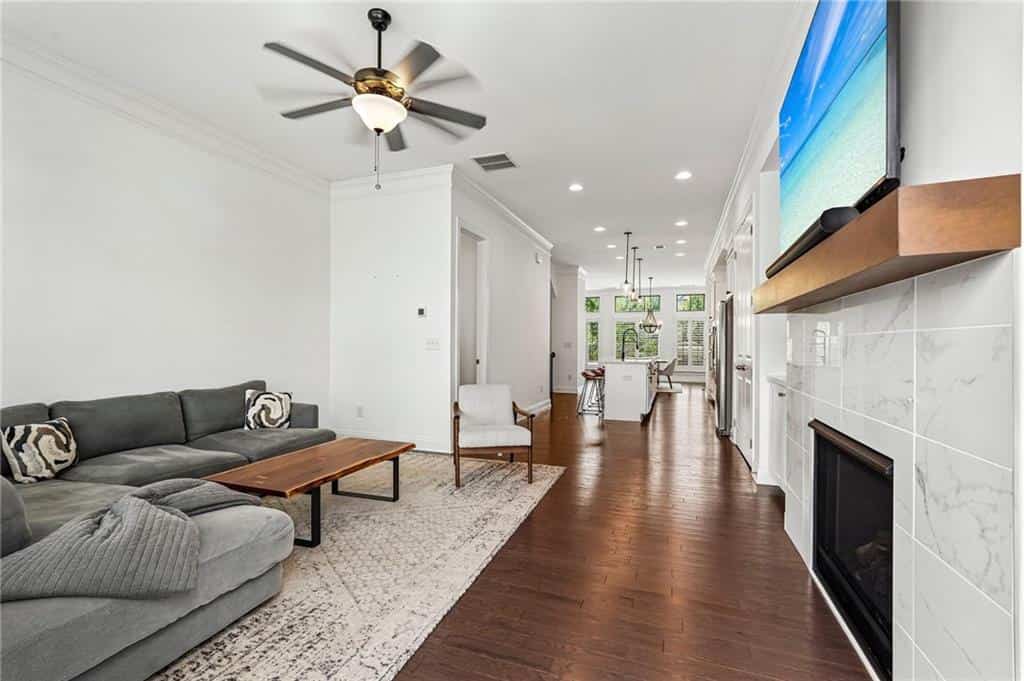Listing photo 6