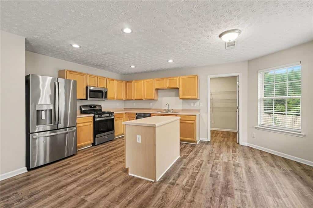 Listing photo 6