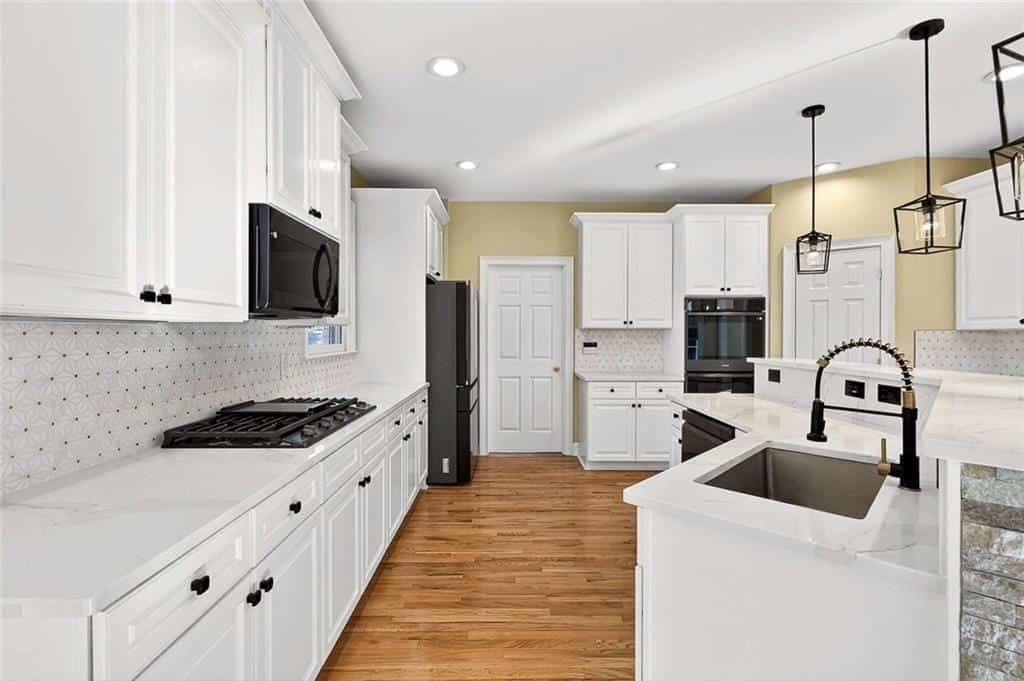 Listing photo 6