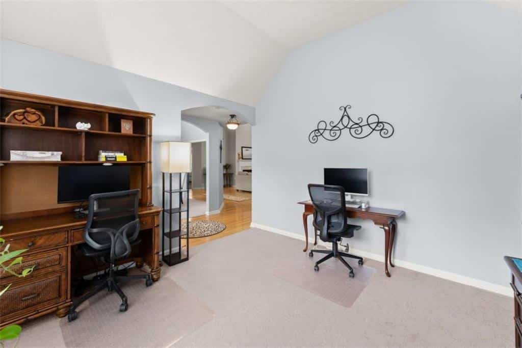 Listing photo 6