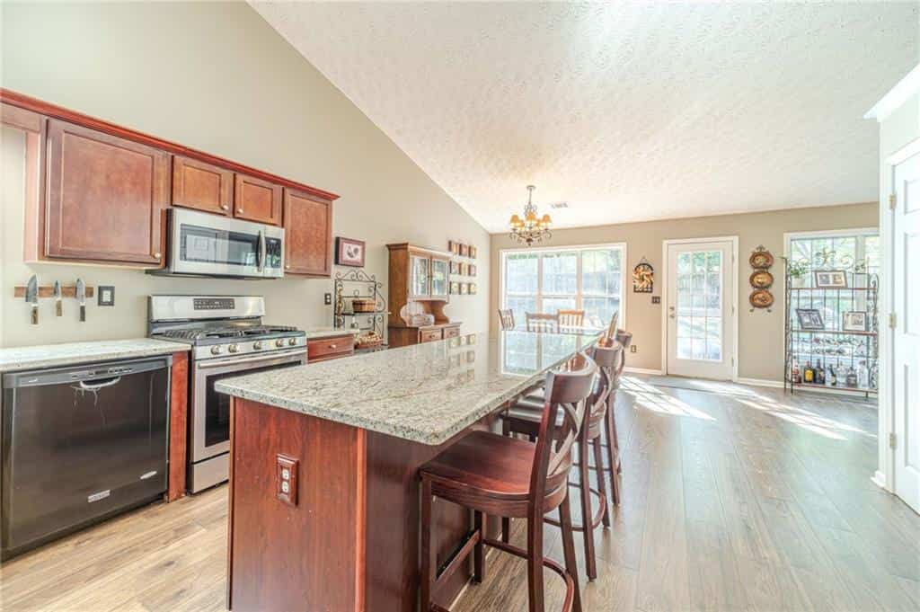 Listing photo 6
