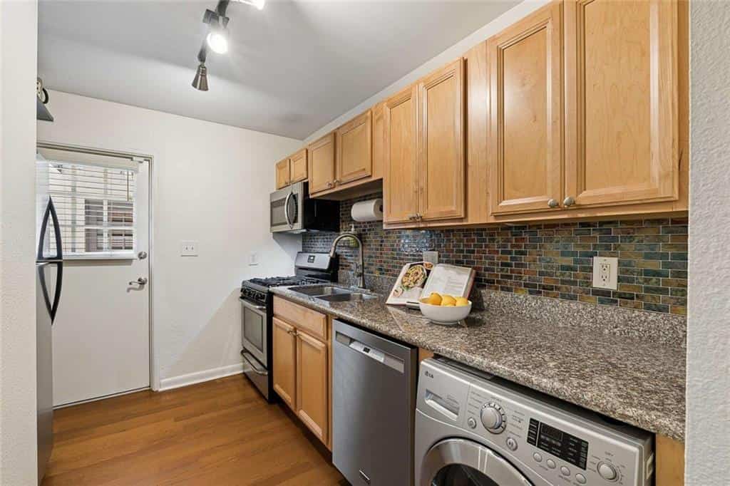Listing photo 6