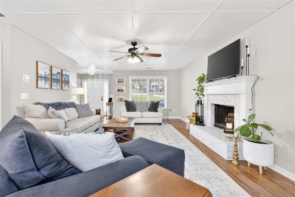 Listing photo 6