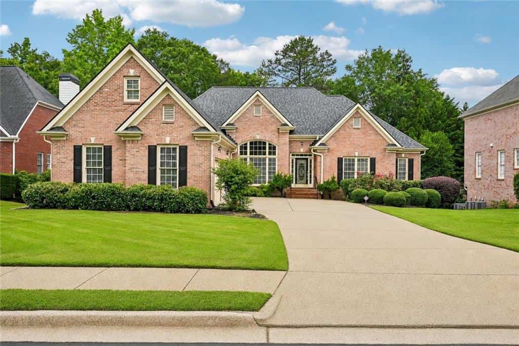 3923 Springtree Lane, Hoschton, GA 30548