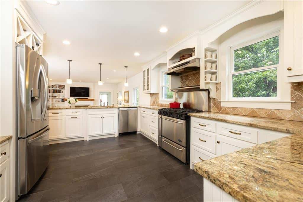 Listing photo 6