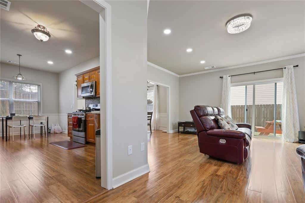 Listing photo 6