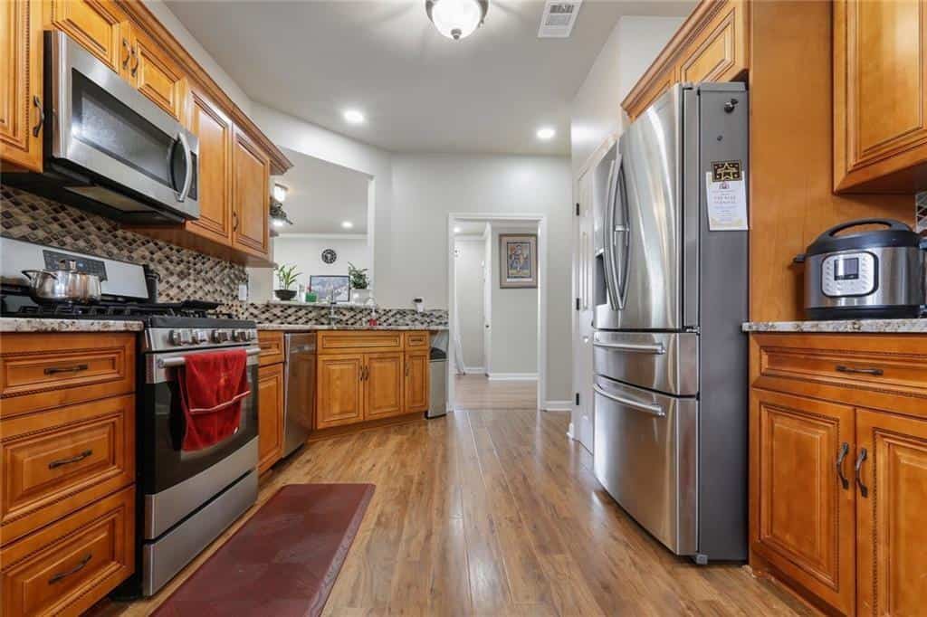 Listing photo 4