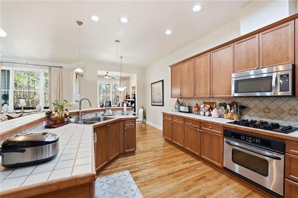 Listing photo 6