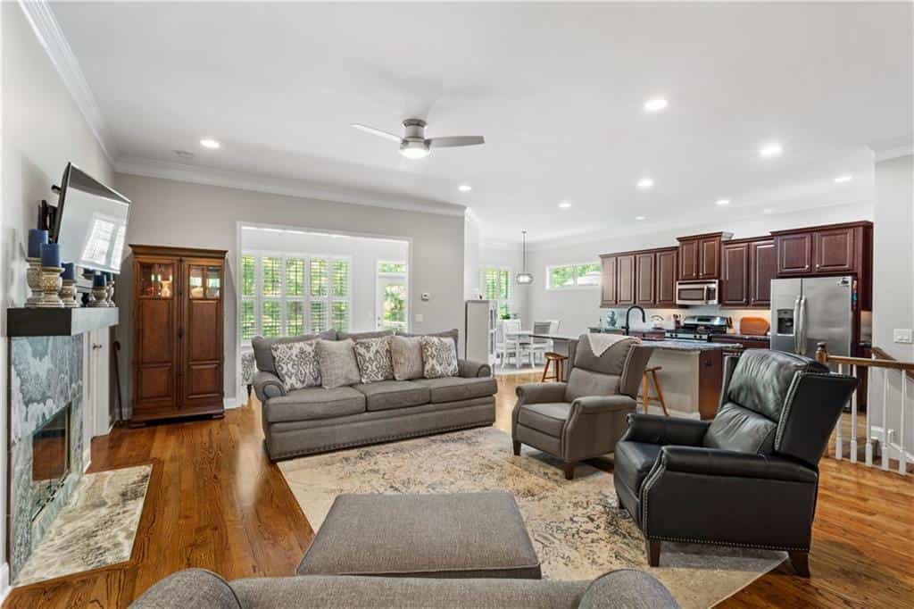 Listing photo 6