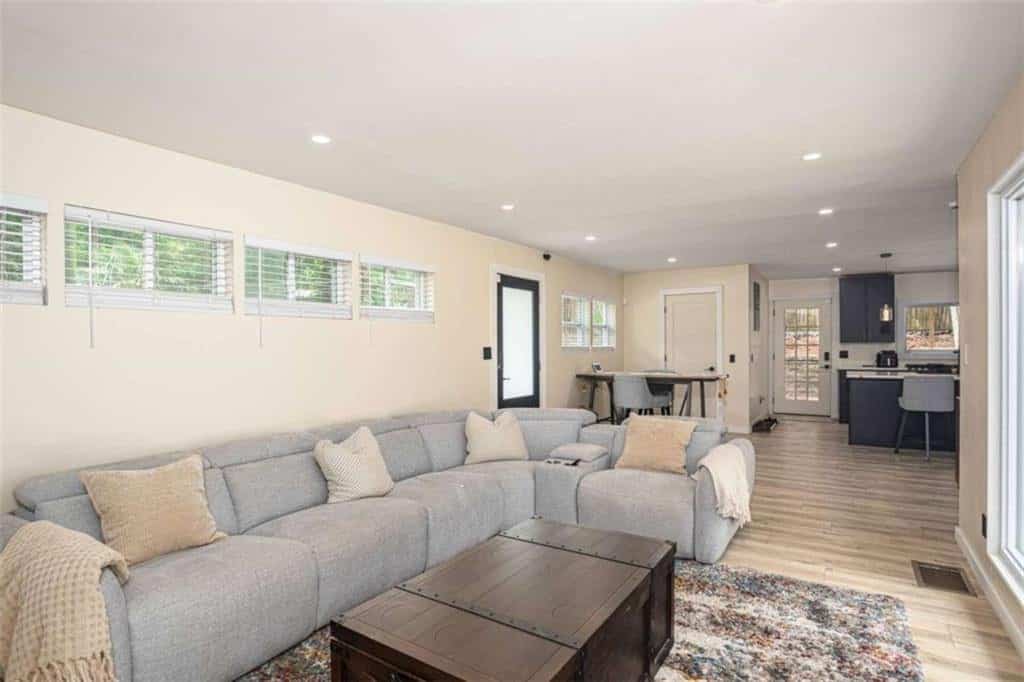Listing photo 6