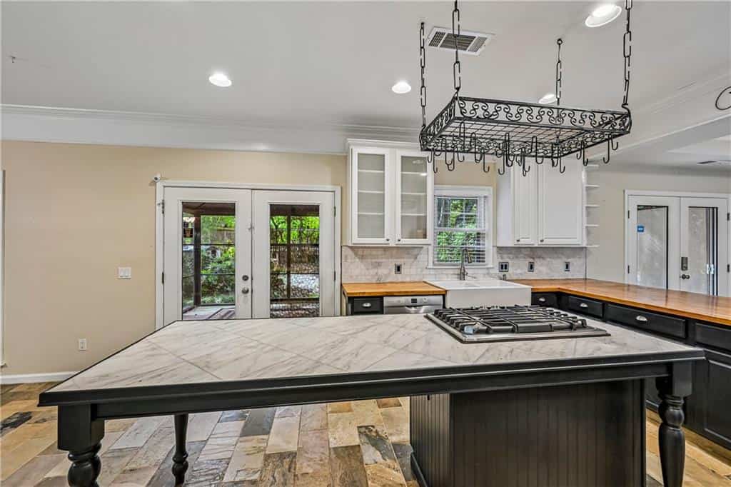 Listing photo 6