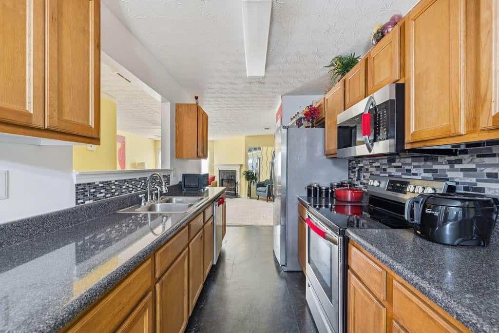 Listing photo 6