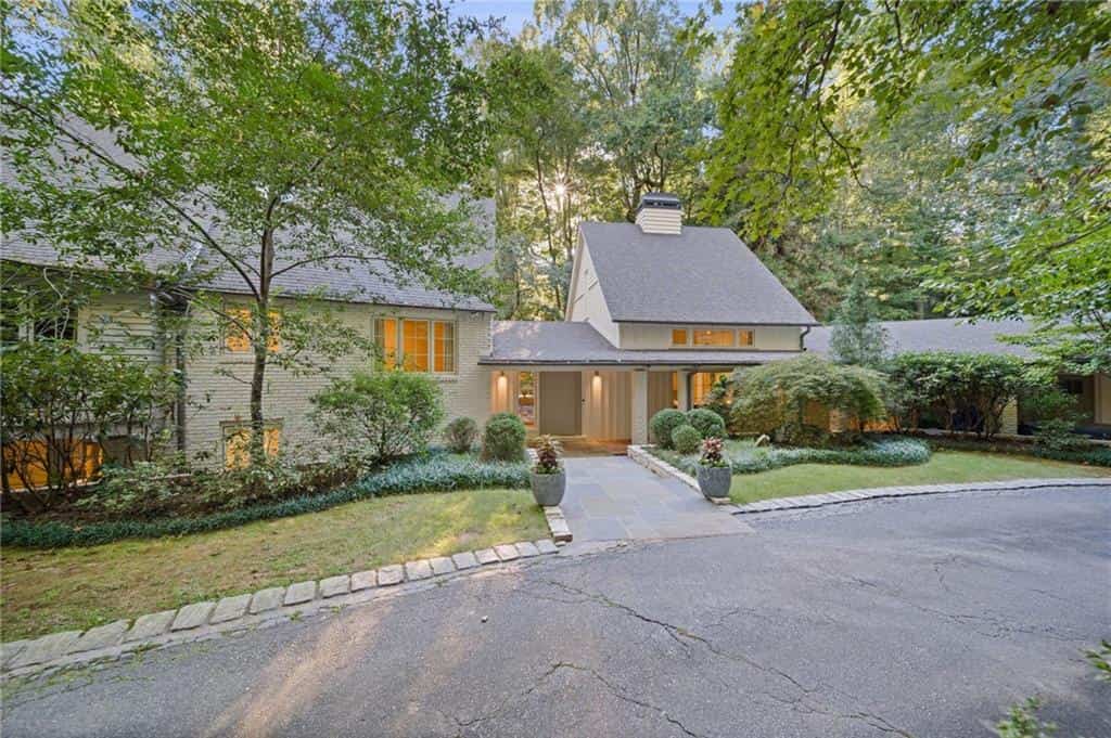 695 W Conway Drive, Atlanta, GA 30327