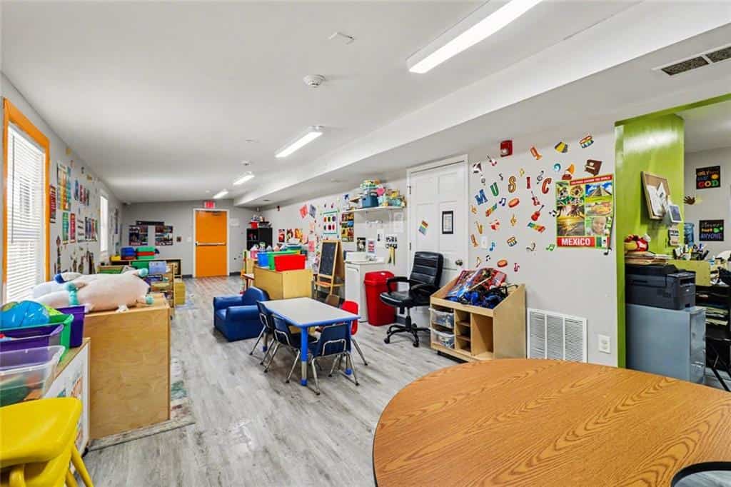Listing photo 6