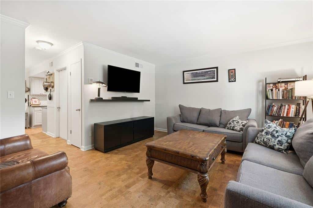 Listing photo 6