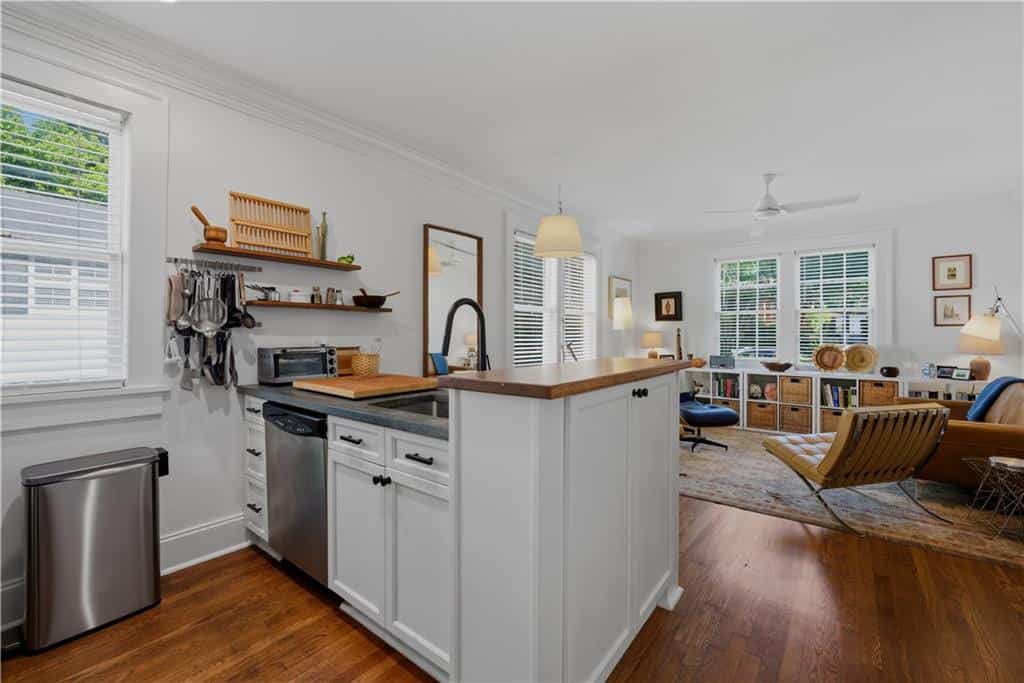 Listing photo 6