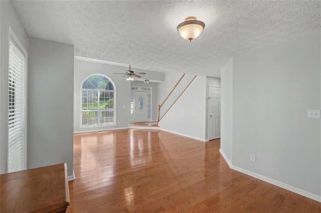 Listing photo 6