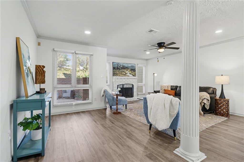 Listing photo 6