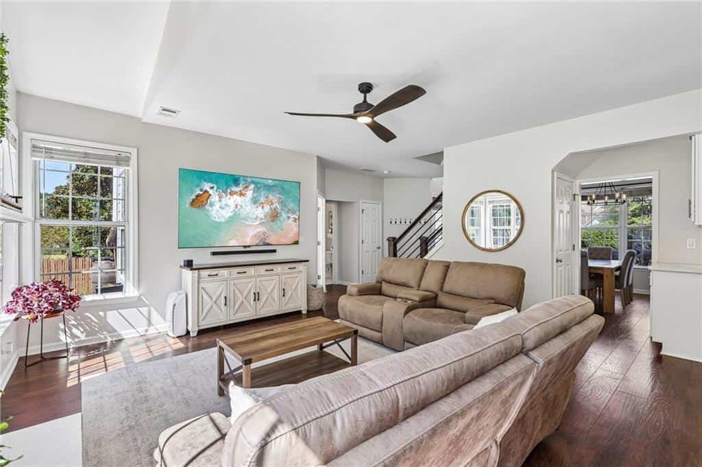 Listing photo 6