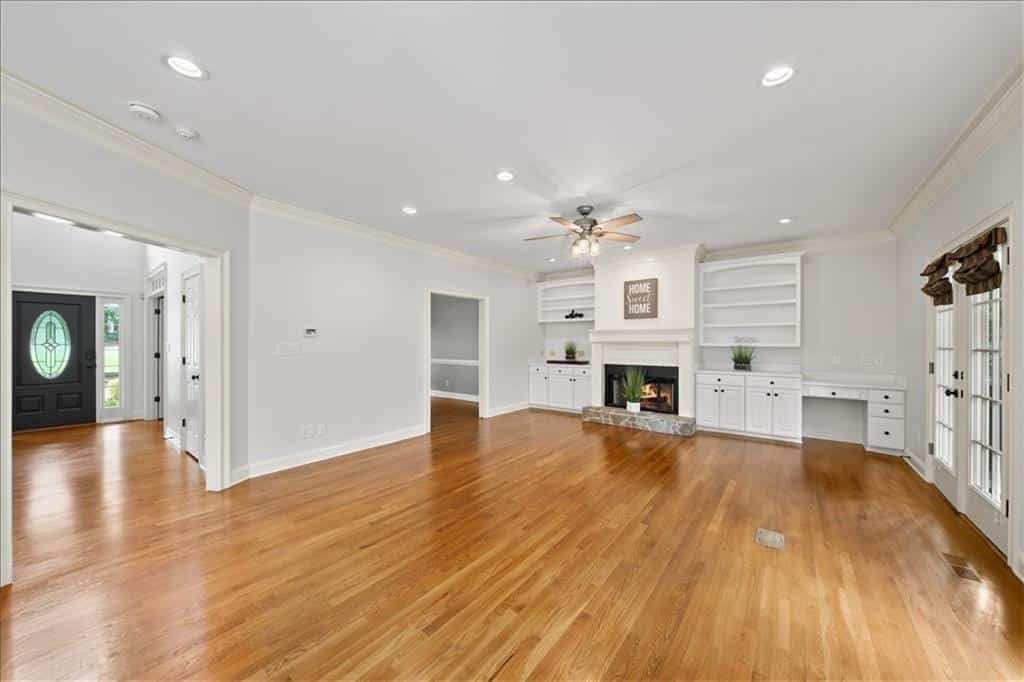 Listing photo 6