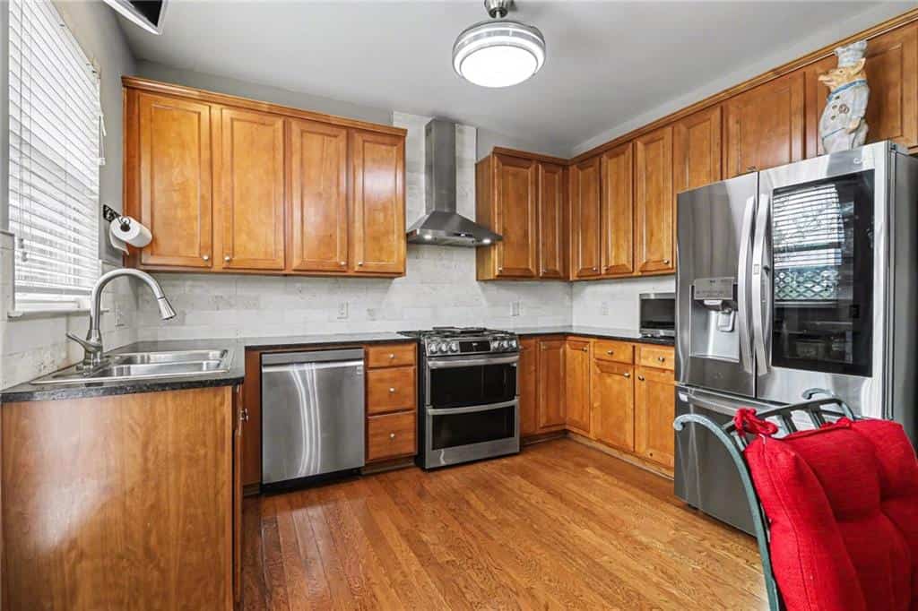 Listing photo 6