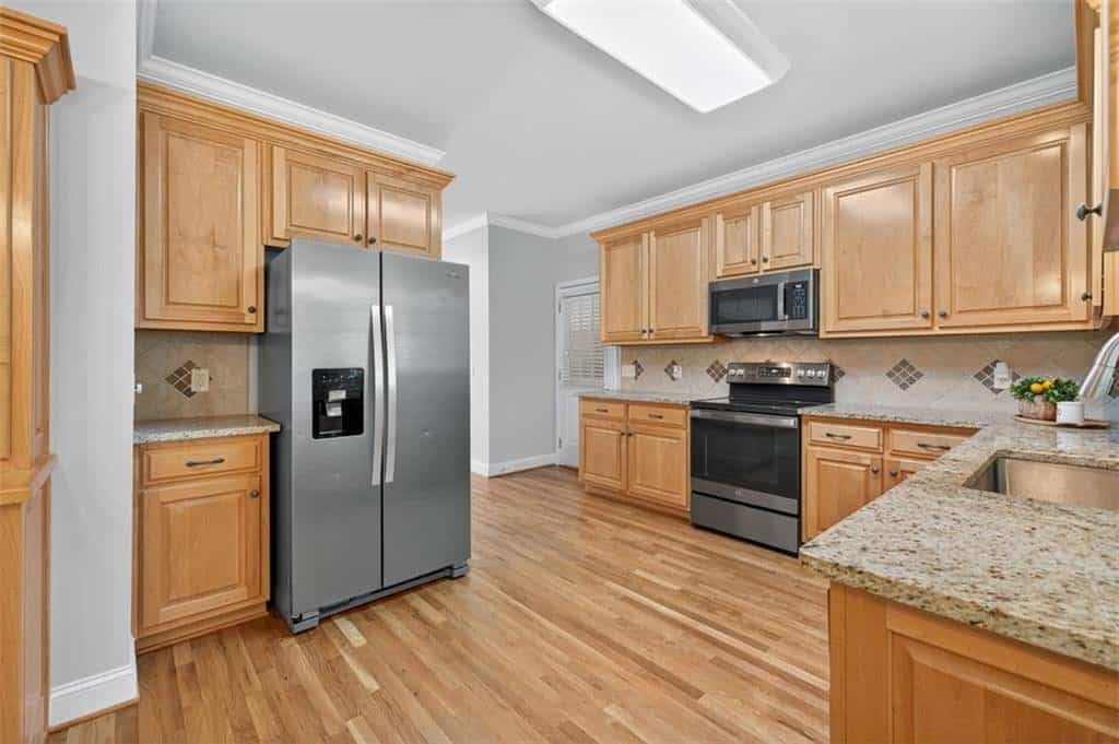 Listing photo 3