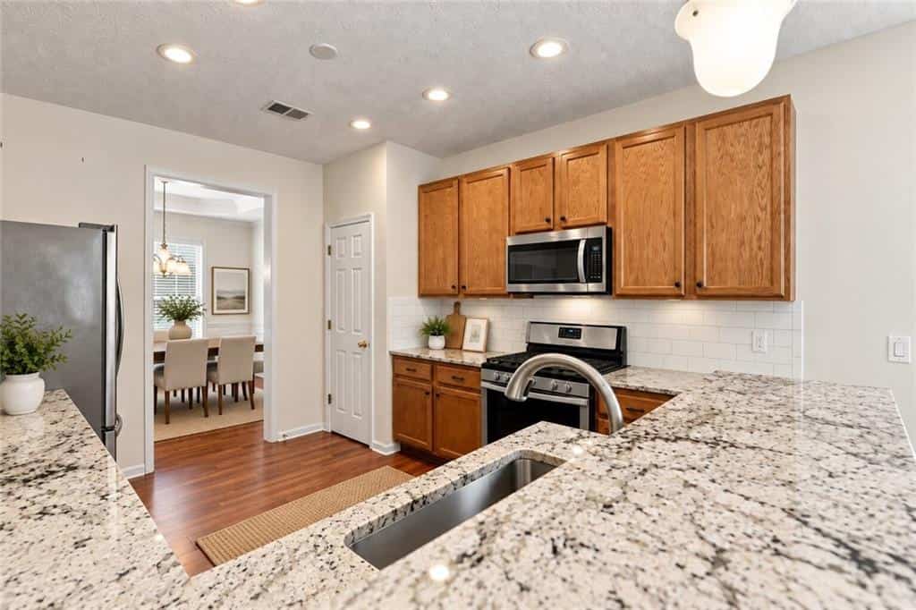 Listing photo 6