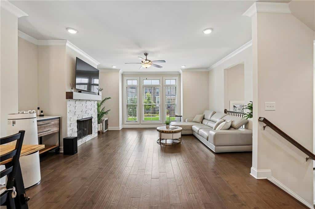Listing photo 6