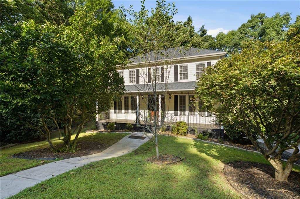 1593 Walkway Court SW, Lilburn, GA 30047