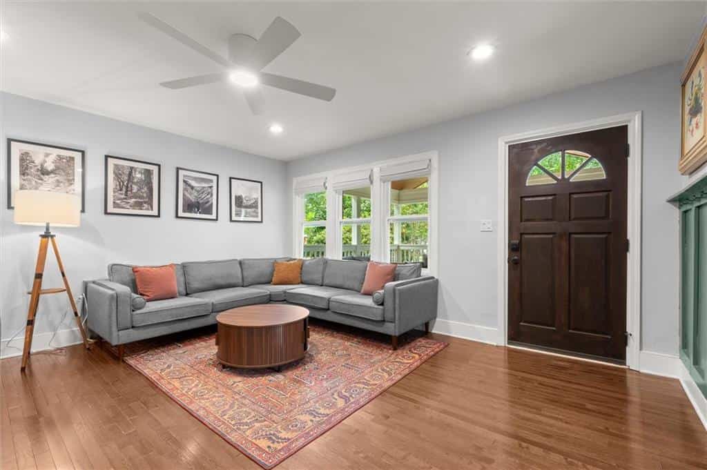 Listing photo 3