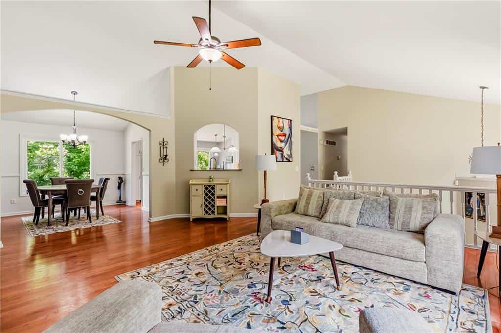 Listing photo 6