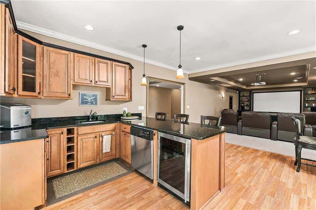 Listing photo 6