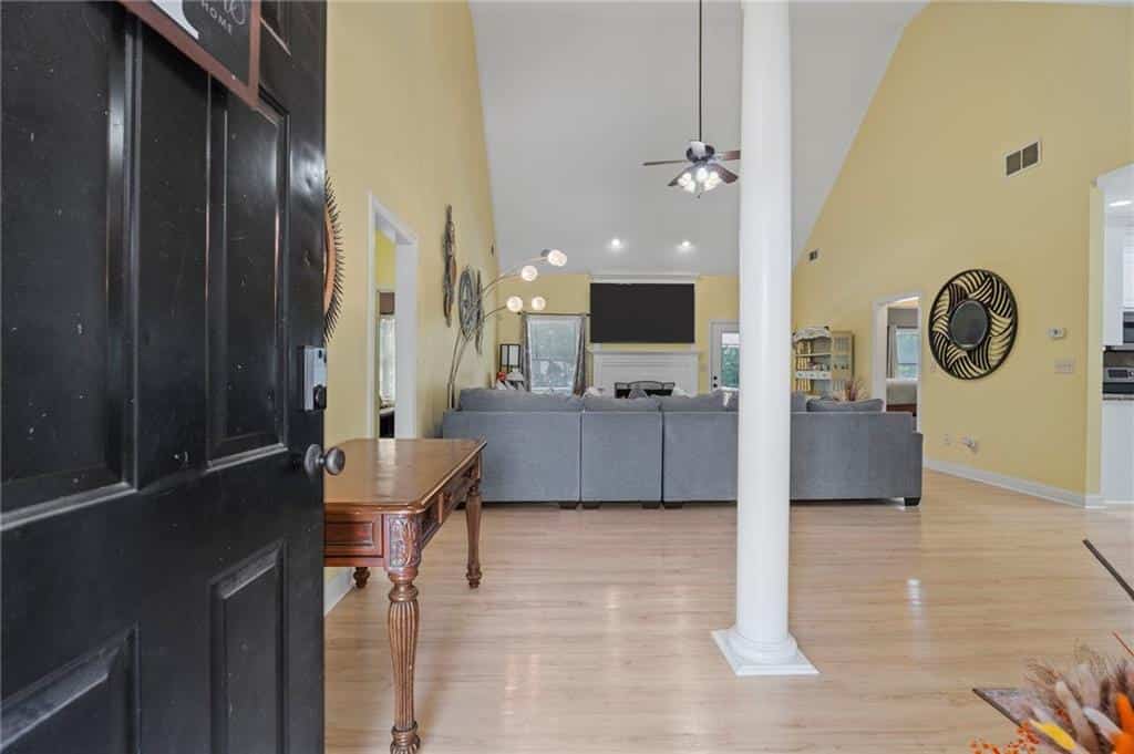 Listing photo 6