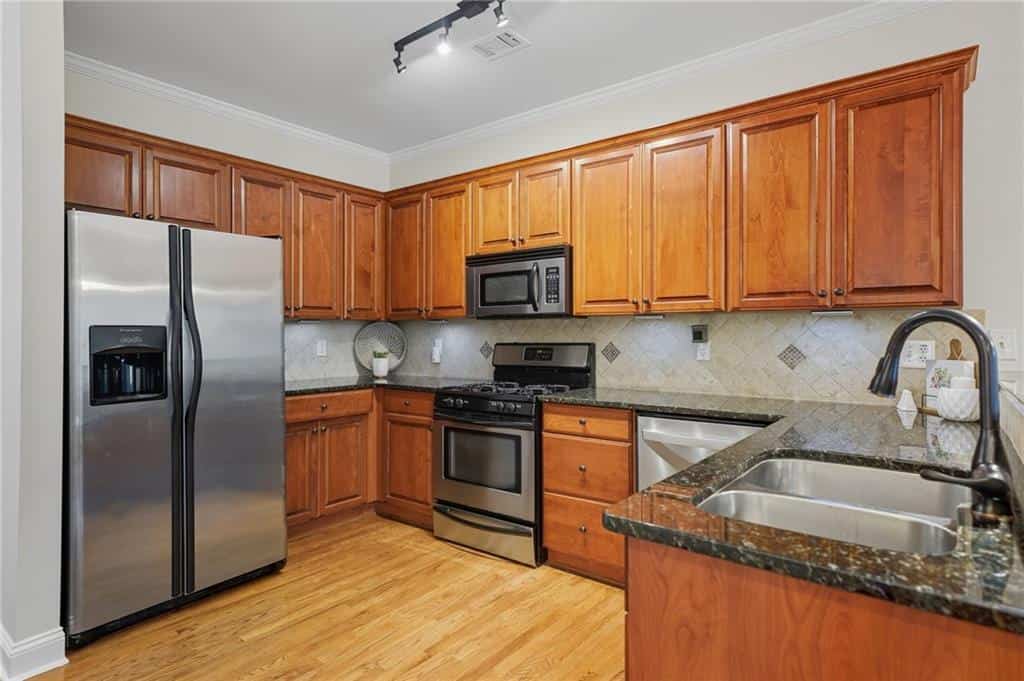 Listing photo 6