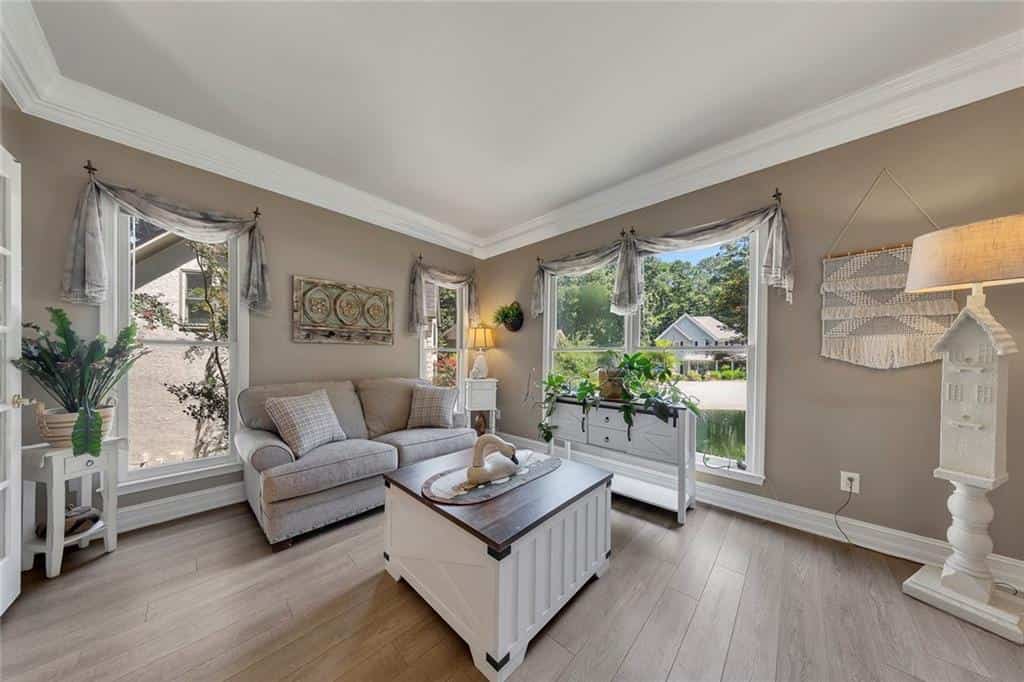 Listing photo 6