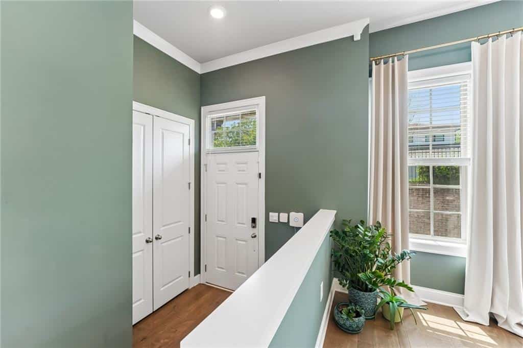 Listing photo 6