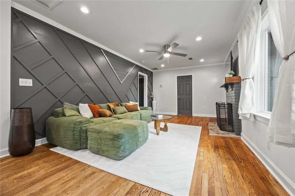 Listing photo 4