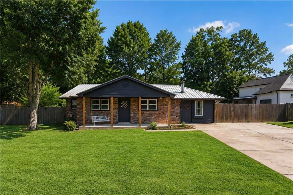 211 Brooke Drive, Alpharetta, GA 30009