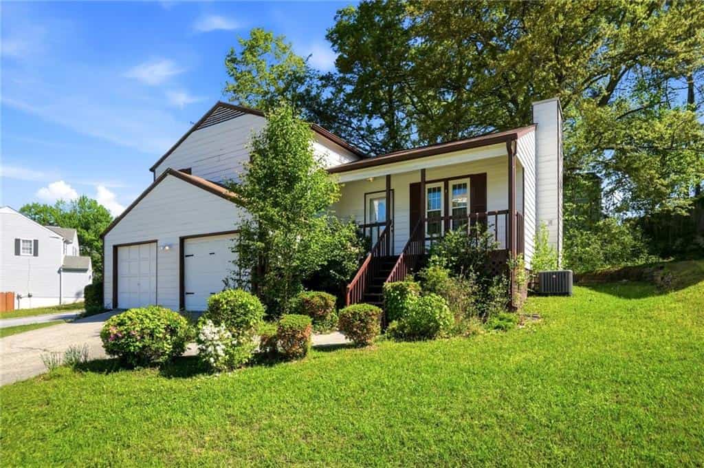 Listing photo 3