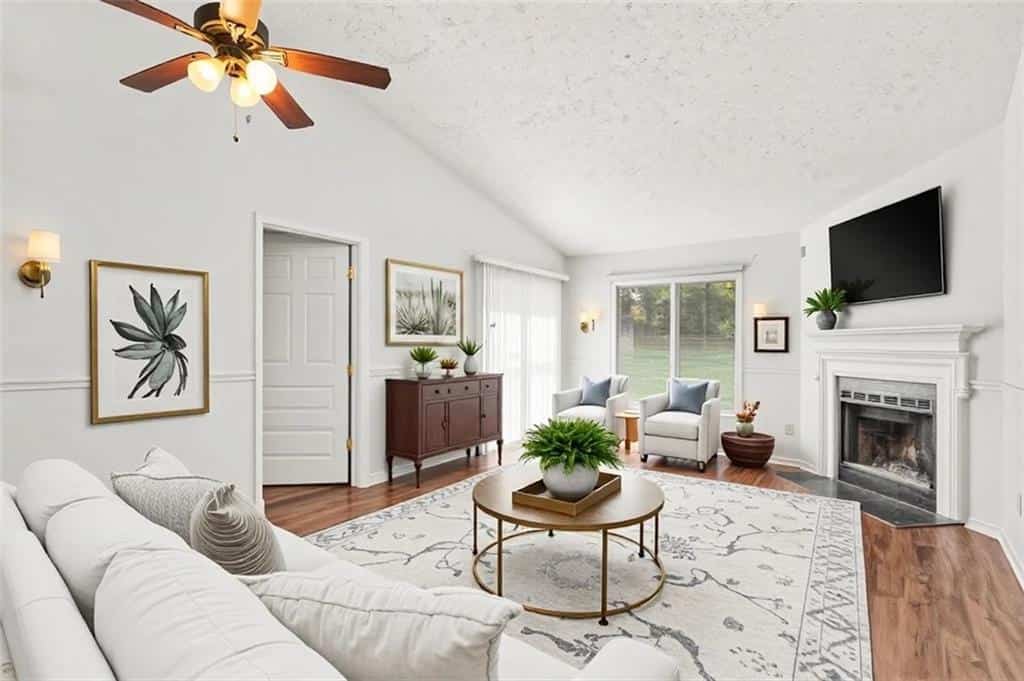 Listing photo 2