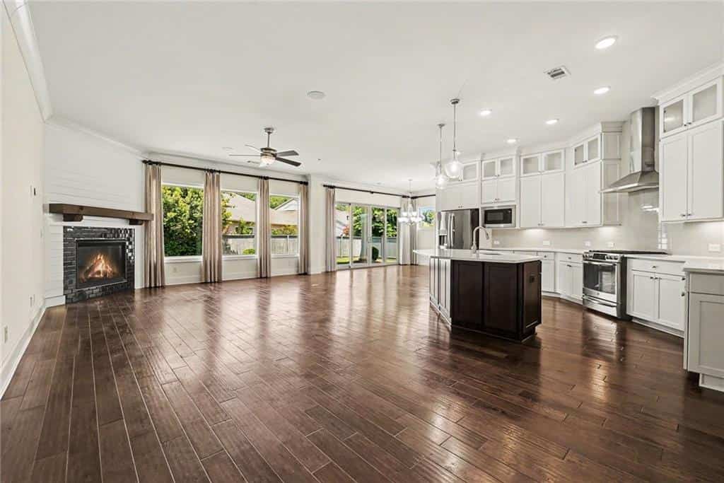 Listing photo 6