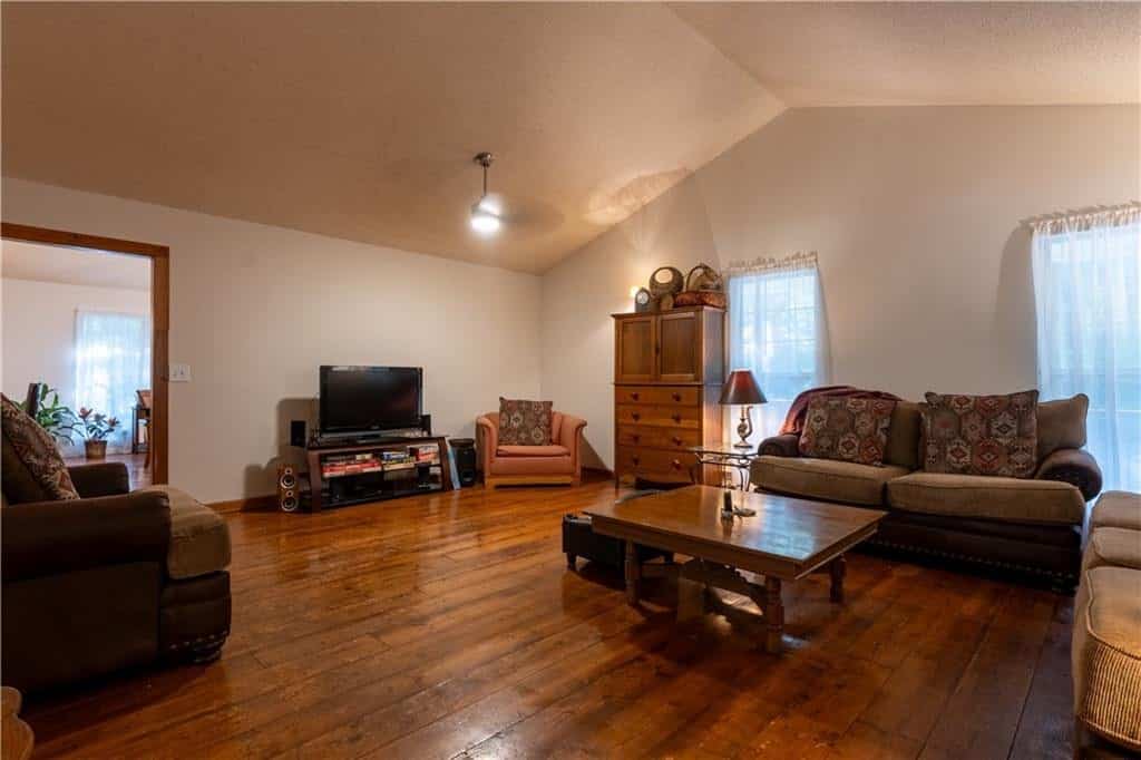 Listing photo 4
