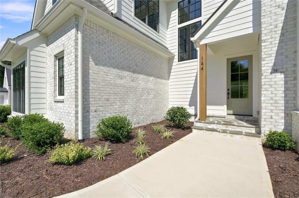 Listing photo 6