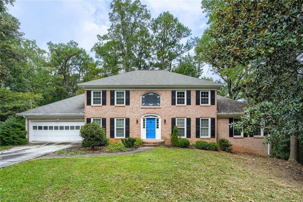 2562 River Knoll Drive SW, Lilburn, GA 30047