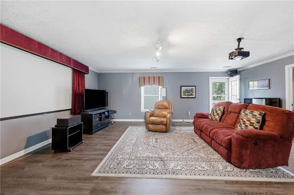 Listing photo 6