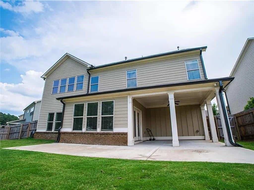 Listing photo 2